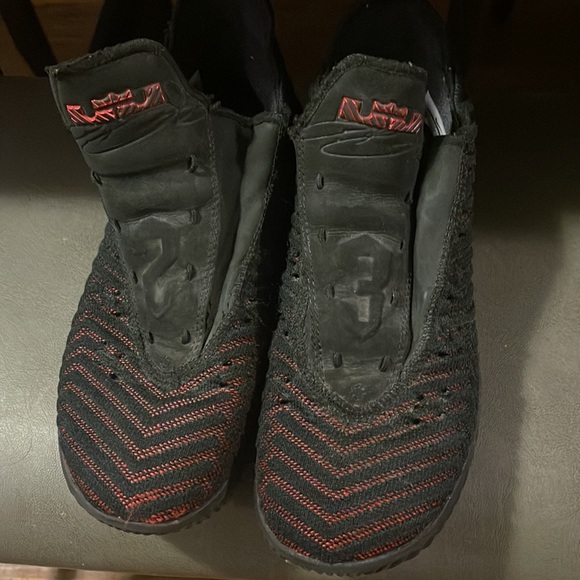 Nike Lebron James 16 Fresh Bred Sneakers main image 6
